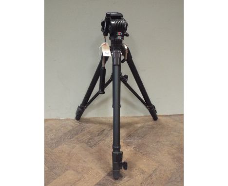 Velbron DV-7000N tripod (with fluid head and quick release)