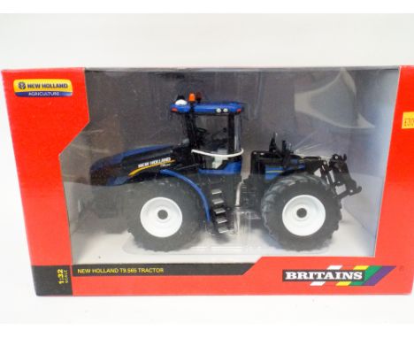 Britain's New Holland 1:32 scale tractor mint and boxed