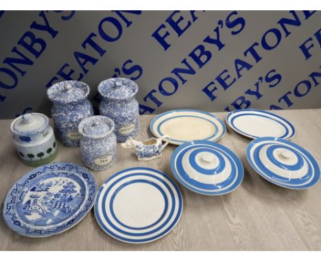 COLLECTION OF BLUE AND WHITE POTTERY INCLUDING CORNISH WARE, EARLY 1900S CROWN DEVON COW SHAPED MILK JUG AND BURGESS MIDDLEPO