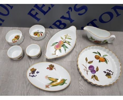 8 PIECE ROYAL WORCESTER EVESHAM CHINA SET WITH PEARS, CHERRIES AND BLACK BERRIES