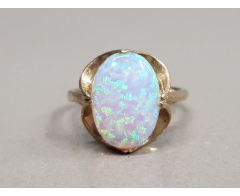 9CT YELLOW GOLD LADIES OPAL RING COMPRISING OF A OVAL SHAPED OPAL IN A CLAW SETTING SIZE O 3.2G GROSS