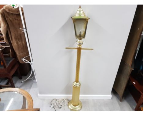 BRASS EFFECT STREET LIGHT 165 CM IN HEIGHT