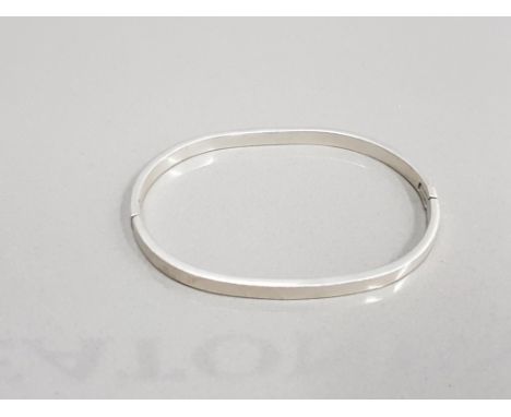 LADIES PLAIN HINGED SILVER BANGLE 17.6G