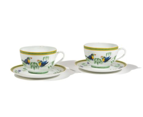HERMES Paris. Deux déjeuners Toucan en porcelaineDate de création: 1986Condition d'état: AFootnotes:eclat sur une tasseHERMES
