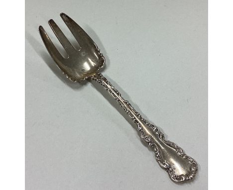 An American silver pastry fork. Approx. 19 grams. Est. £20 - £30.