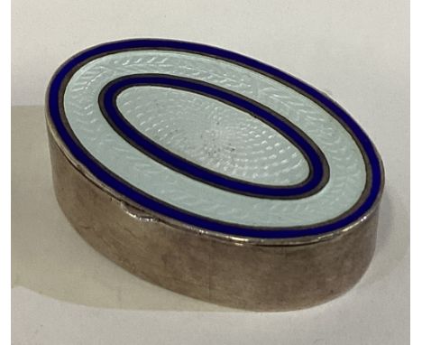 An Edwardian silver and enamelled snuff box with hinged lid. Birmingham 1909. Approx. 41 grams. Est. £100 - £150.
