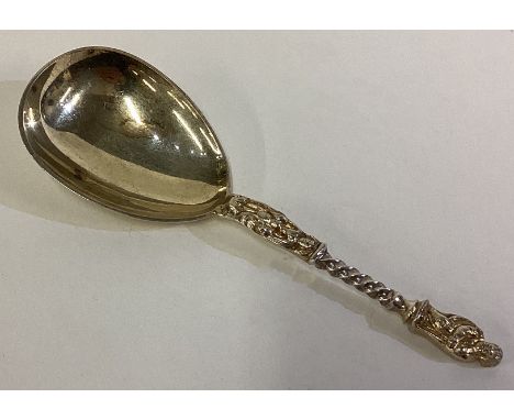 A Victorian silver gilt Apostle caddy spoon. London 1872. By Robert Hennell. Approx. 17 grams. Est. £40 - £60.