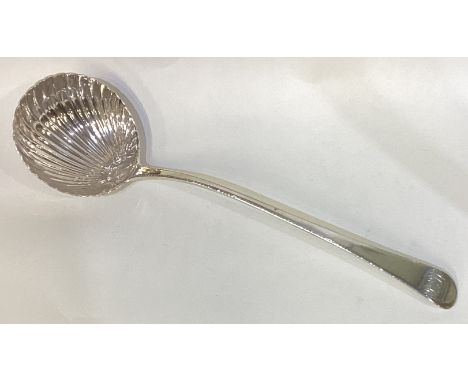 A good George III silver soup ladle. London 1778. By John Lambe. Approx. 207 grams. Est. £100 - £150.