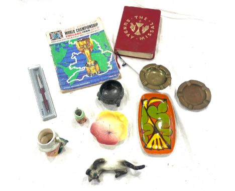 Selection named pottery to include Sandland, Artone, Poole 361, Royal Winton, to also include a Parker pen 