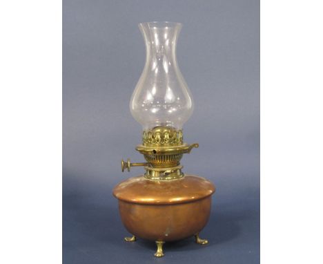 Small arts and crafts style table oil lamp, with copper body and brass fittings 