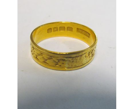 A 22ct wedding band 4.5g Size R
