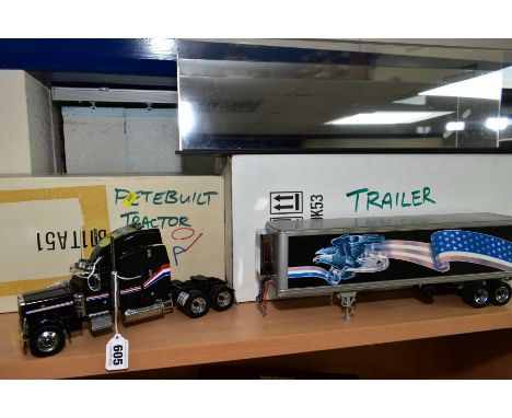 A BOXED FRANKLIN MINT 1/24 SCALE PETERBILT MODEL 379 ARTICULATED TRACTOR UNIT AND REFRIGERATED 40' TRAILER MODEL, appears lar