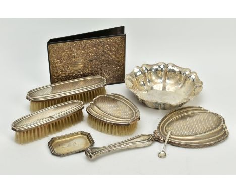 A CONTINENTAL SILVER VANITY SET AND OTHER ITEMS, the vanity set includes a mirror, hair brush and two clothes brushes, each w