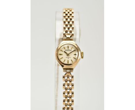 A 9CT GOLD LADY'S HAND WOUND 'ROAMER' WRISTWATCH, cream dial, signed 'Roamer incabloc 19', baton markers, gold coloured hands