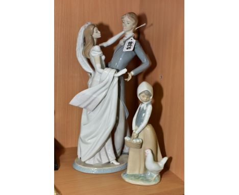 A LLADRO FIGURE GROUP, 'I Love You Truly' depicting Bride and Groom dancing, No 1528, designed by Francisco Catala, height 36