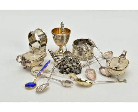 A QUANTITY OF SILVER ITEMS, to include a set of six Victorian teaspoons, designed with a shell bowl, twisted stem and apostle