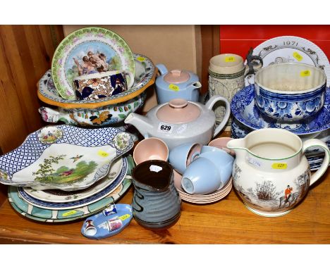 A GROUP OF 19TH AND 20TH CENTURY CERAMICS, including Poole pink and blue coffee wares and a pink and grey tea pot, assorted b