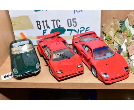 THREE BOXED FRANKLIN MINT 1/24 SCALE DIECAST CAR MODELS, 1961 Jaguar E Type, 1989 Ferrari F40 and 1985 Lamborghini Countach 5