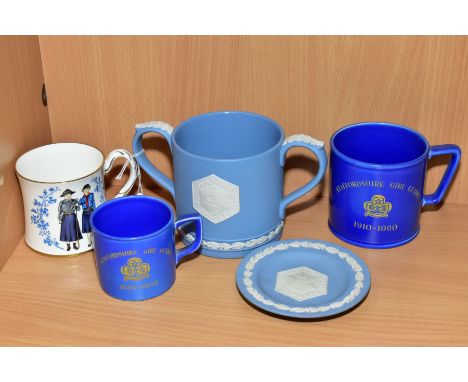 FIVE GIRL GUIDE COMMEMORATIVE ITEMS, comprising a Wedgwood jasperware loving cup, 'Diamond Jubilee 1910-1970' height 10cm and