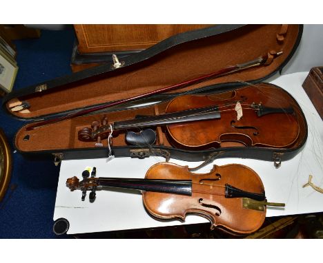 A LATE 19TH/EARLY 20TH CENTURY VIOLIN, bearing a facsimile label for Antonio Stradivarious, stamped 'GRAND SOLO' to the back 