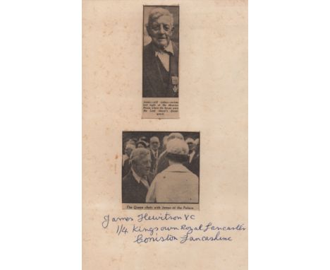 VICTORIA CROSS: Selection of signed pieces and cards by various recipients of the Victoria Cross comprising Reginald Hayward 