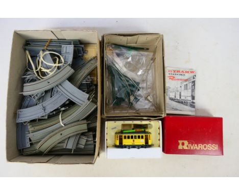 Rivarossi - A boxed Rivarossi #6410 HO gauge motorised Edison Type Tram Car, together with a quantity of unboxed Rivarossi ov