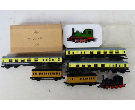 Minitrix - Two Minitrix #2914 N gauge 0-6-0 T3 BR 89 of the DB steam locomotives (one boxed in green livery, with one unboxed