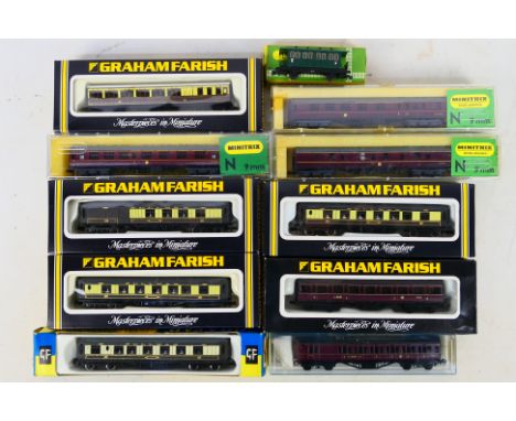 Minitrix - Graham Farish - A boxed rake of 11 N gauge passenger coaches. Lot includes Graham Farish #0646 Pullman first class