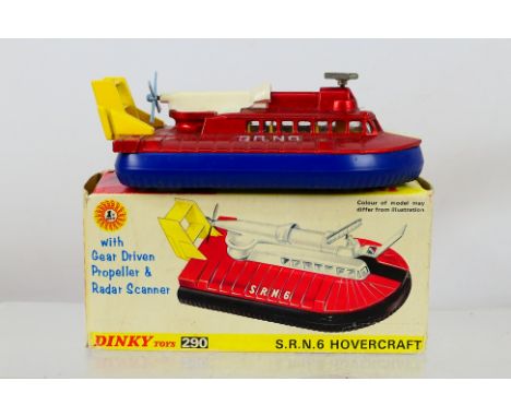 Dinky - A boxed #290 S.R.N.6 Hoverraft. Item appears to be in very good-excellent condition. Housed in a good box with some s