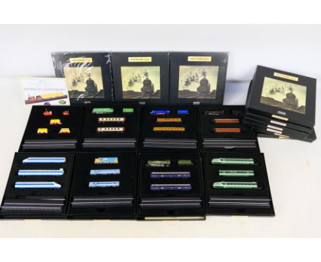 Atlas Editions - 17 boxed Atlas Editions 1:220 scale 'Minitrains'. Lot includes #7165120 Bayerische Ludwigsbahn; #7165115 Set