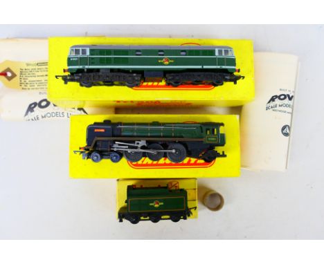 Tri-ang - Two boxed Tri-ang TT gauge locomotives with a boxed tender. Lot consists of Tri-ang T96 A1A-A1A Diesel Electric Op.