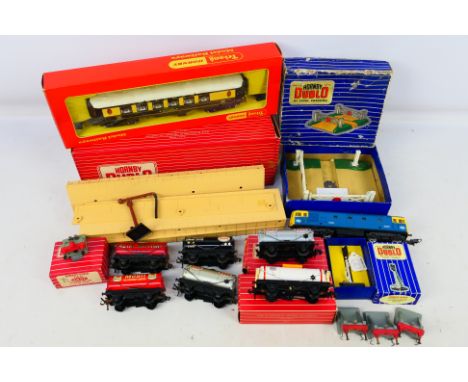 Lima - Hornby - Tri-ang - An unboxed OO gauge locomotive with a mixed group of boxed and unboxed OO gauge rolling stock items