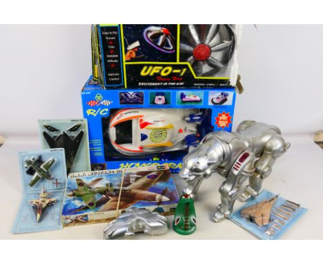Ge Fabbri - Revell - RC HQ - Others - A mixed assortment of items to include 4 1/100 scale factory sealed planes, a #H152 1/3