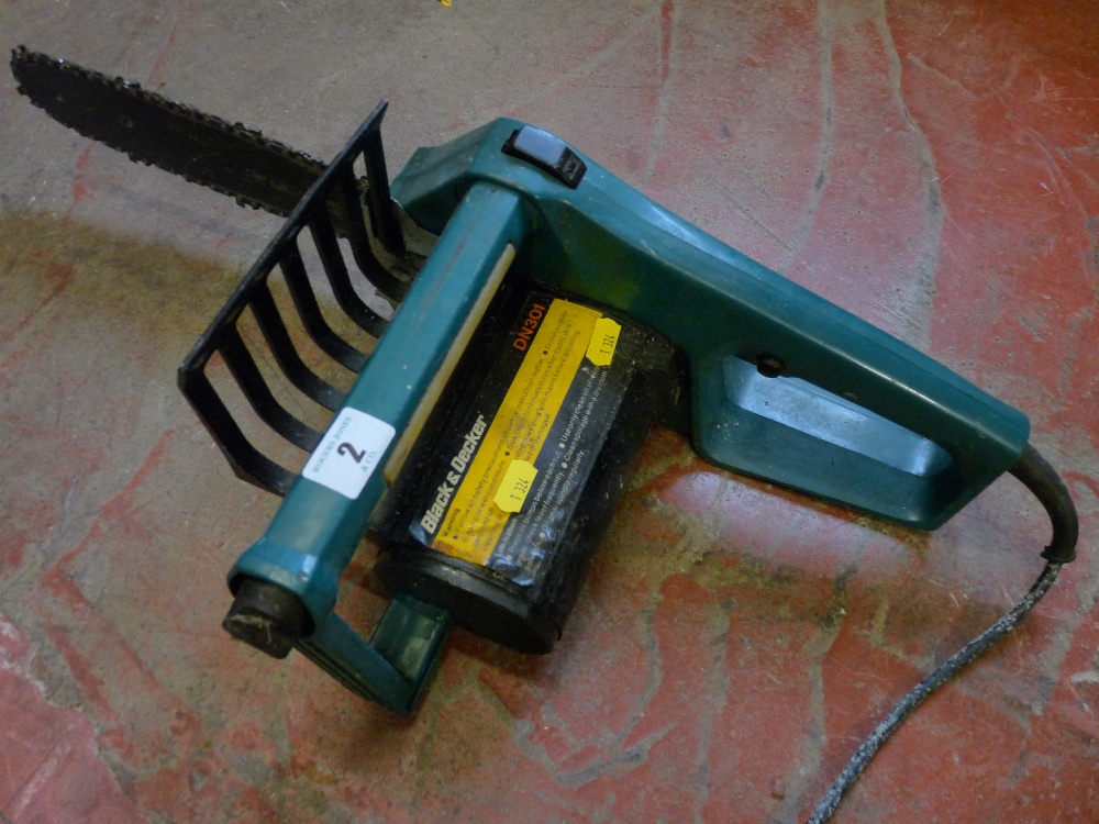 A Black & Decker DN301 compact chainsaw E/T