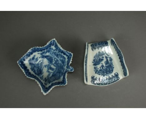 A Caughley porcelain leaf form pickle leaf dish,circa 1785, transfer-printed with the Pleasure Boat pattern, unmarked, 9cm di