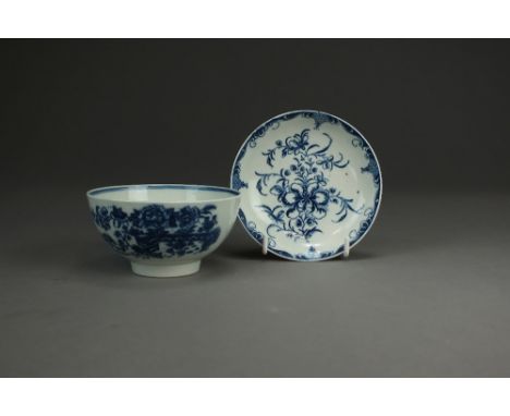 A Caughley porcelain saucer,circa 1785-90,painted in blue with the Mansfield pattern within scrolling and hatched exterior bo