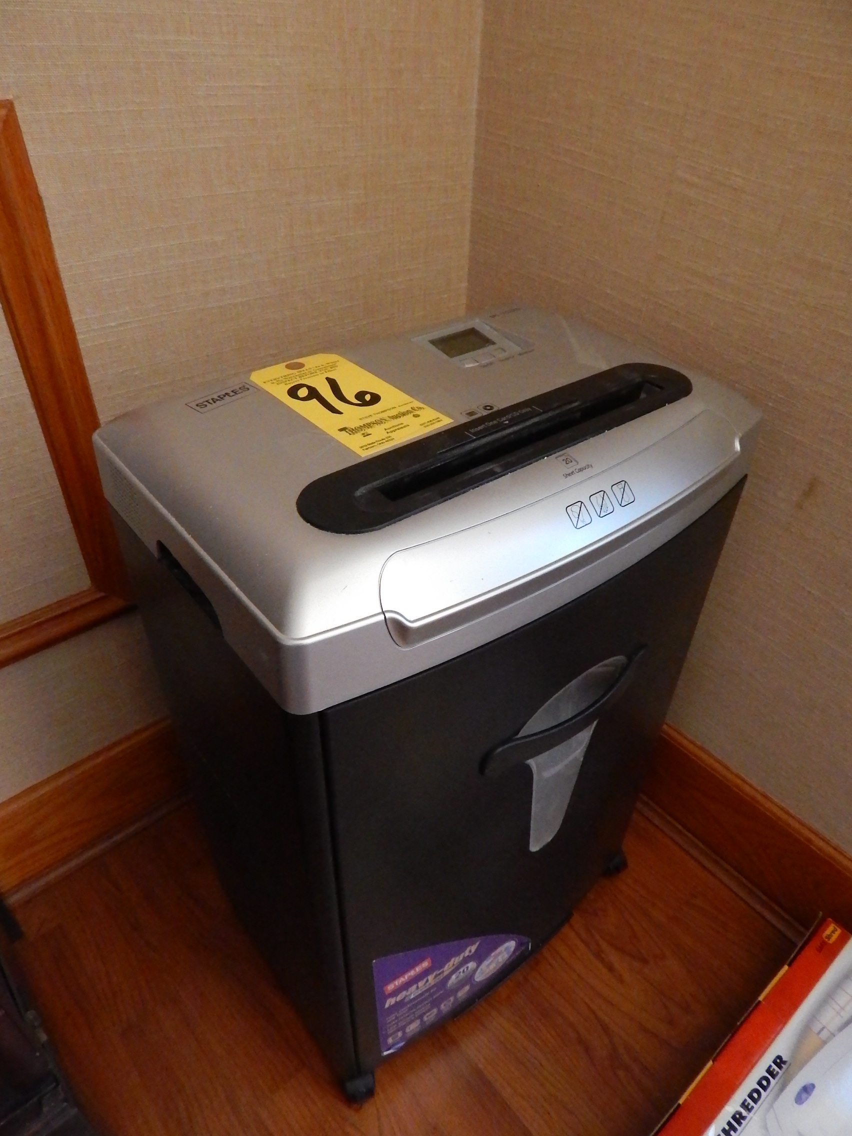Staples SPLXC200D Paper Shredder