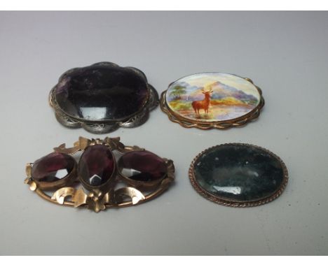 FOUR ANTIQUE COSTUME BROOCHES, comprising a pinchbeck example set with three oval amethyst stones, two moss agate brooches, a