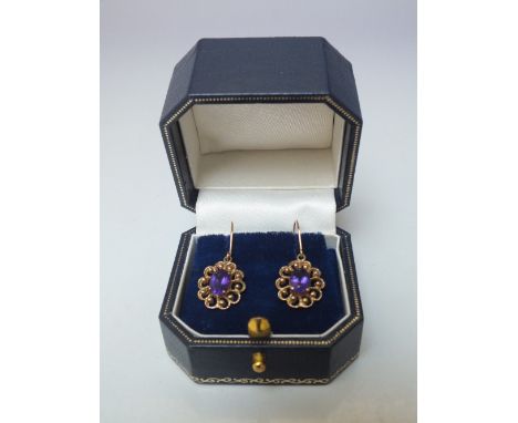 A PAIR OF AMETHYST SET YELLOW METAL DROPPER EARRINGS