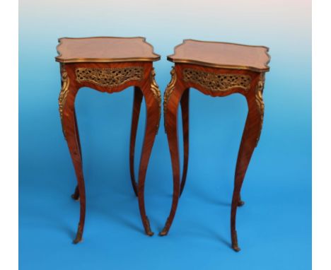 A PAIR OF 20TH CENTURY FRENCH KINGWOOD JARDINIERE STANDS, the shaped square tops with a starburst inlaid pattern and crossban