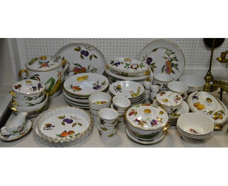 A comprehensive collection of Royal Worcester Evesham pattern table ware
