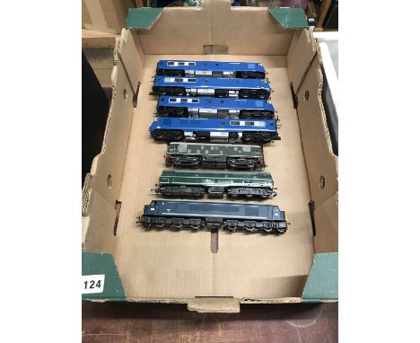 Tray of unboxed '00' gauge Tri-ang and Bachmann diesel locomotives