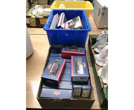 Two boxes of Lima, Bachmann '00' gauge boxed rolling stock