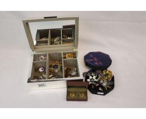 Collection of vintage costume jewellery &amp; other collectables to include Military badges, boxed Cufflinks, Brooches etc