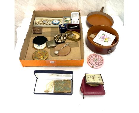 Box of assorted vintage costume jewellery 