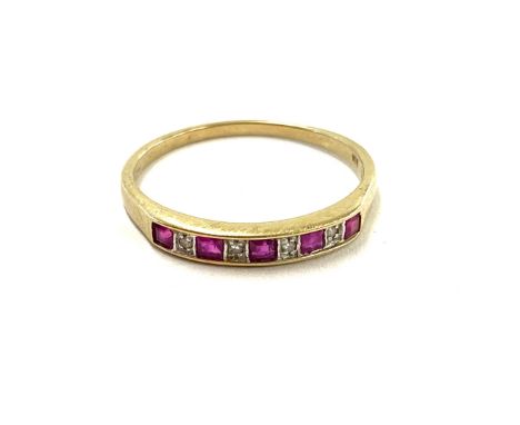 Vintage 9ct gold and ruby ladies ring, uk ring size Q 