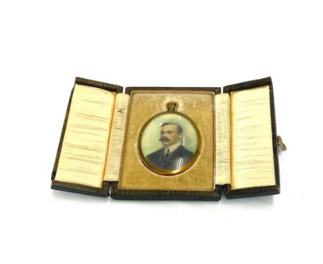 Antique hand painted portrait miniature of a gentleman 
