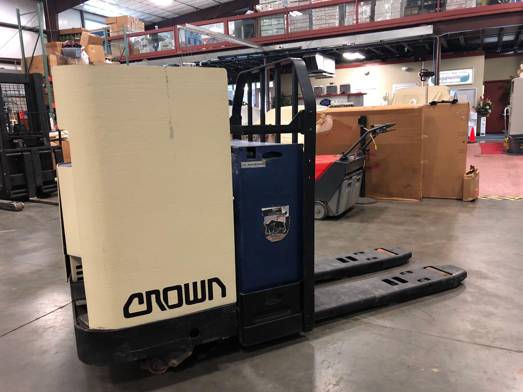 CROWN RIDEON ELECTRIC PALLET JACK MODEL PR304060