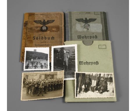 Nachlass Obergefreiter KunzemannWehrpass mit vielen Gefechtseintragungen von 1941-1944, Soldbuch sowie vier Fotos bei der Aus