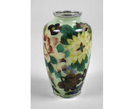 Plique-a-jour-Vasewohl Japan Mitte 20. Jh., eiförmig mit kurzem Hals, durchscheinende farbige Cloisonné-Emaillen mit Chrysant